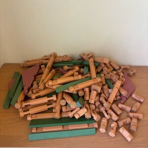 Lincoln Logs Wooden Building Blocks Set - Green and Brown Classic Lincoln Logs